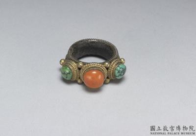 图片[2]-Silver ring with inlay of coral and turquoise, Qing dynasty, 18th c., Tibetan work-China Archive